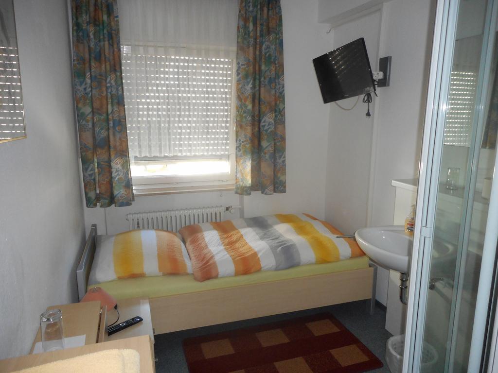 Landgasthof Rose Hotel Ditzingen Bagian luar foto